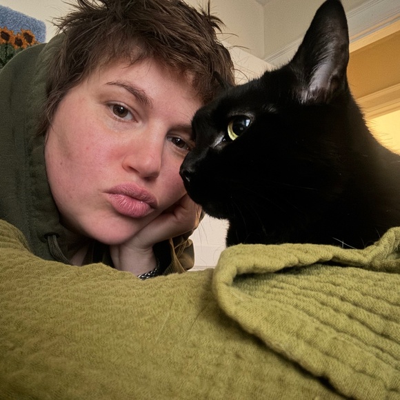 Meet your Posher, Chloe - Picture 3 of 3